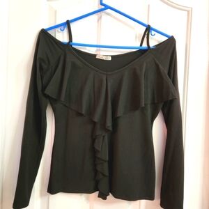 Black Ruffled Off The Shoulder long sleeve Banana 🍋